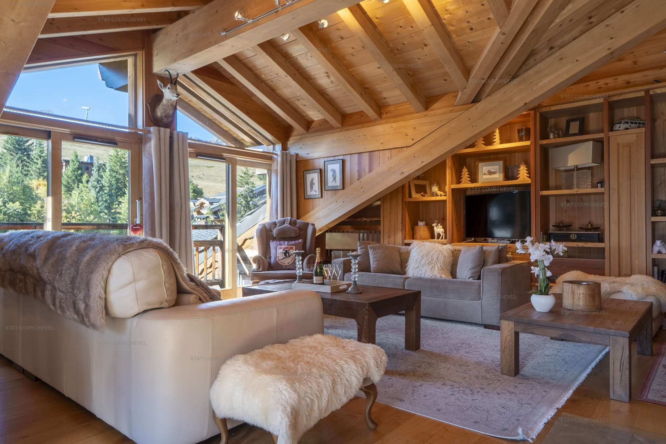 Un triplex raffiné de 200 m², où confort, volumes et vues d’exception se rencontrent au sommet.